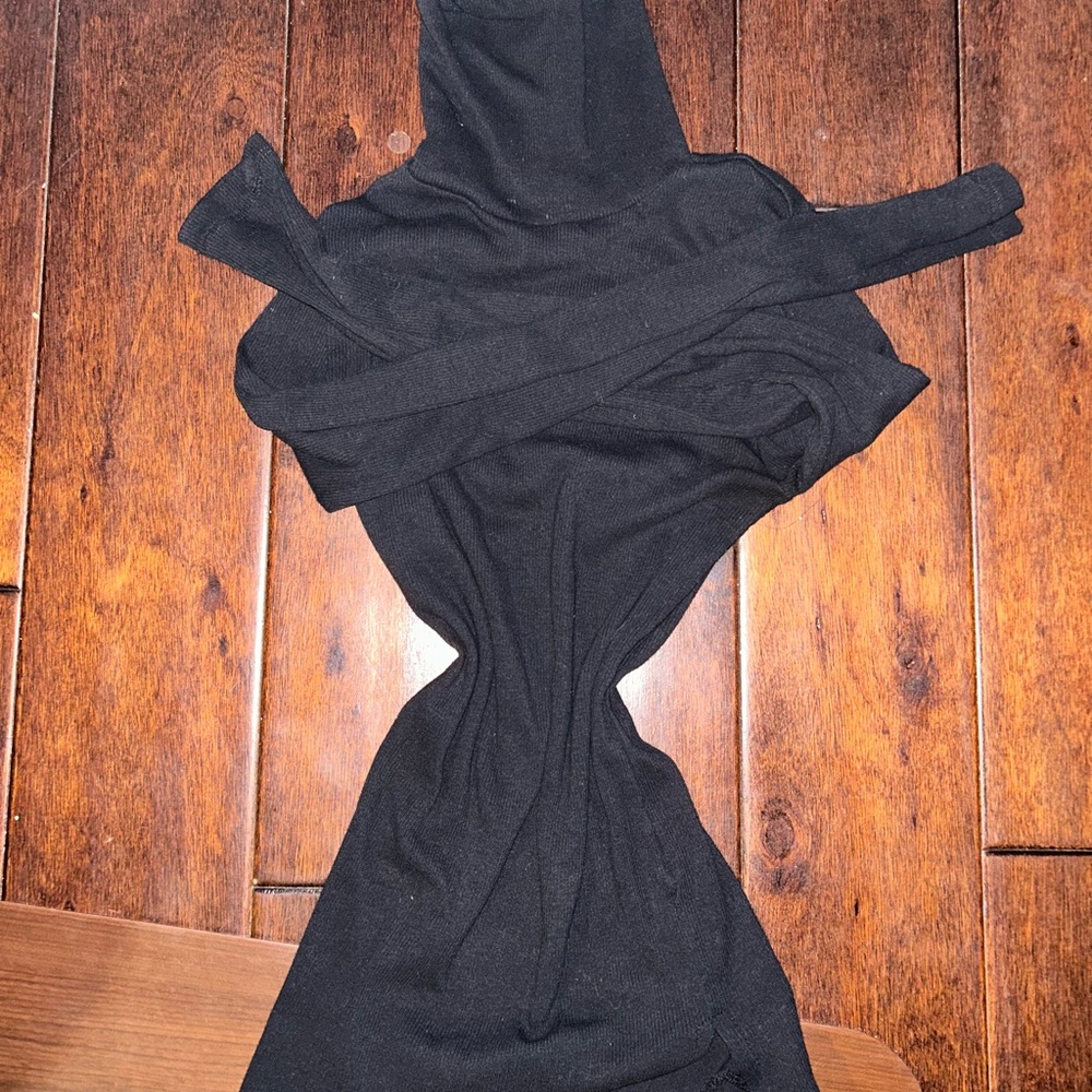 Chic Black Ribbed Turtleneck (cinched)